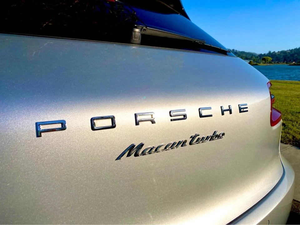 2016 Porsche Macan Turbo - Image 12 of 17
