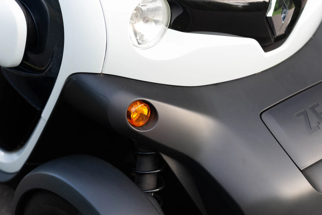 2016 Renault - Image 25 of 31