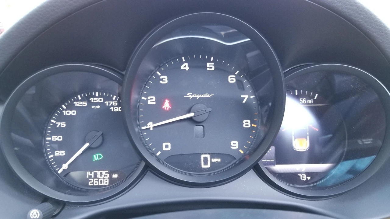 2016 Porsche 981 Boxster Spyder - Image 13 of 14