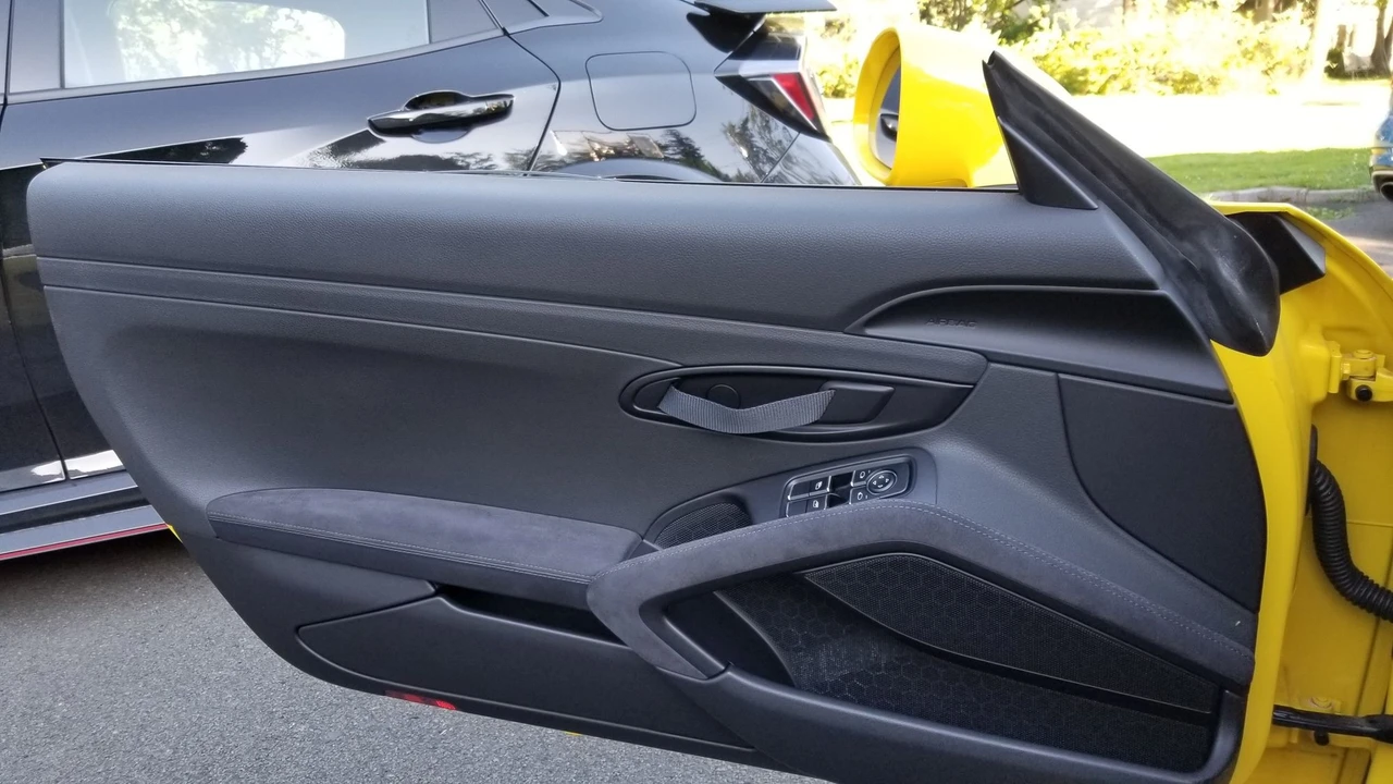 2016 Porsche 981 Boxster Spyder - Image 11 of 14