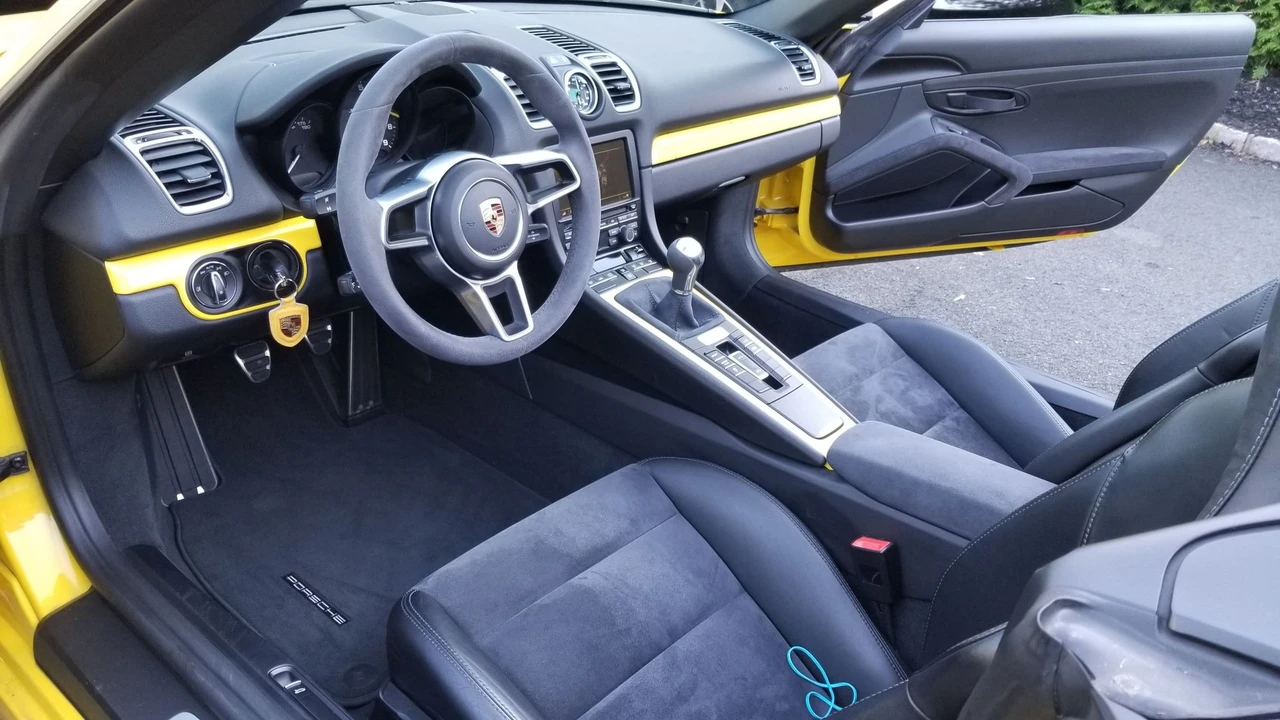 2016 Porsche 981 Boxster Spyder - Image 8 of 14