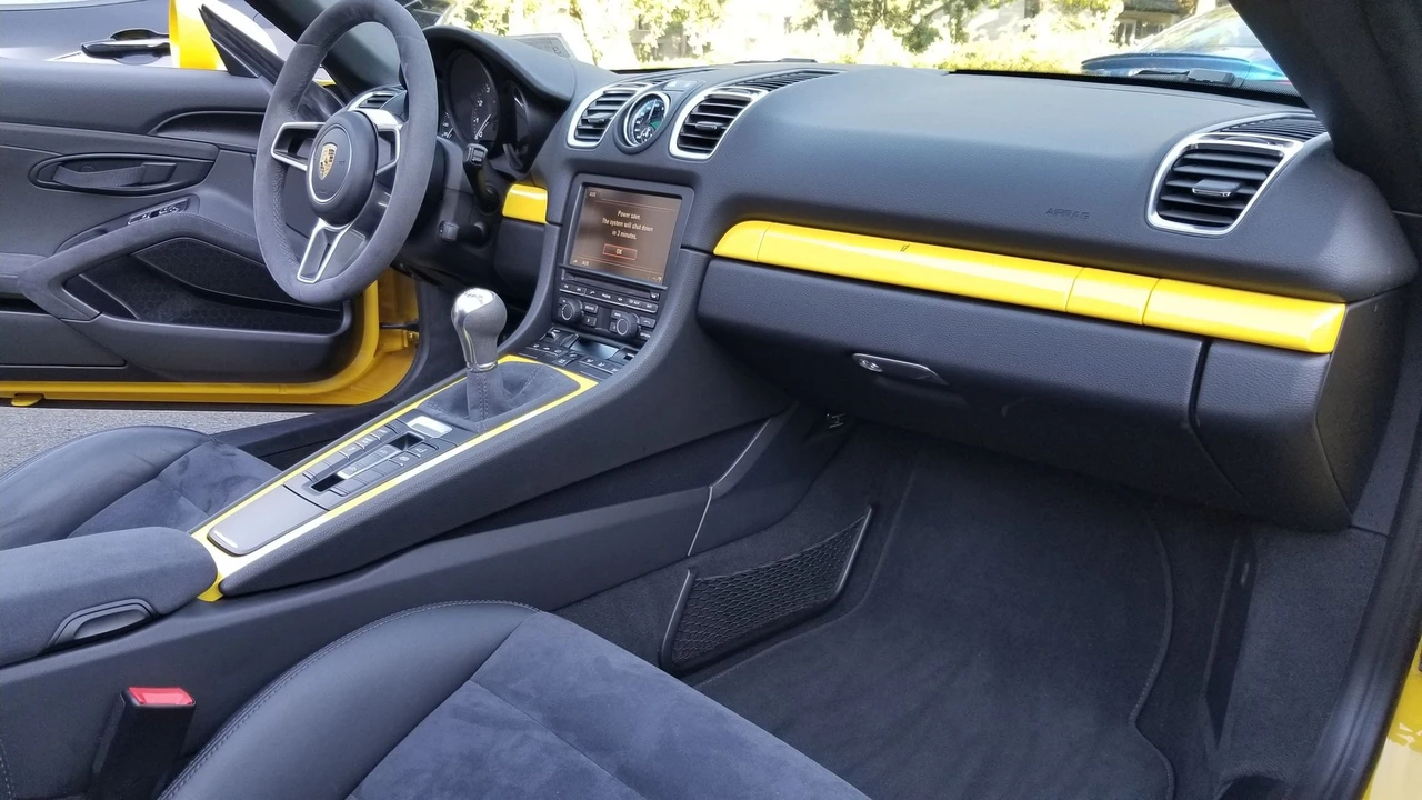 2016 Porsche 981 Boxster Spyder - Image 10 of 14