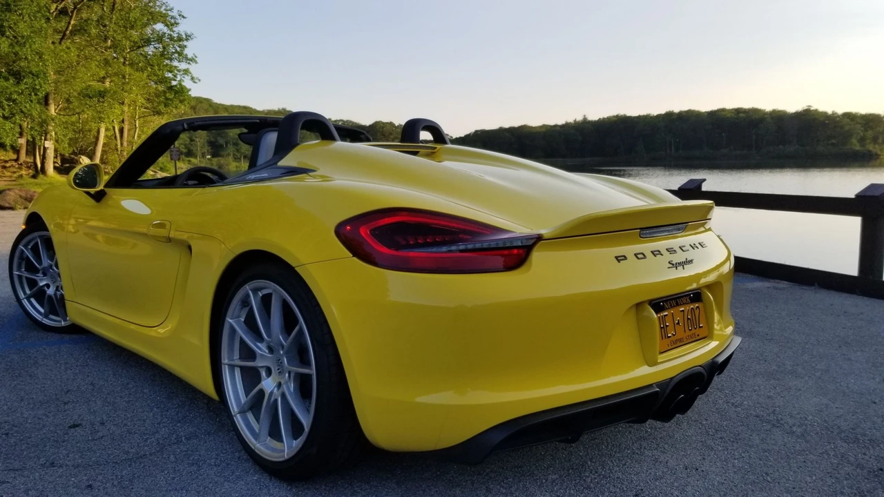 2016 Porsche 981 Boxster Spyder - Image 3 of 14