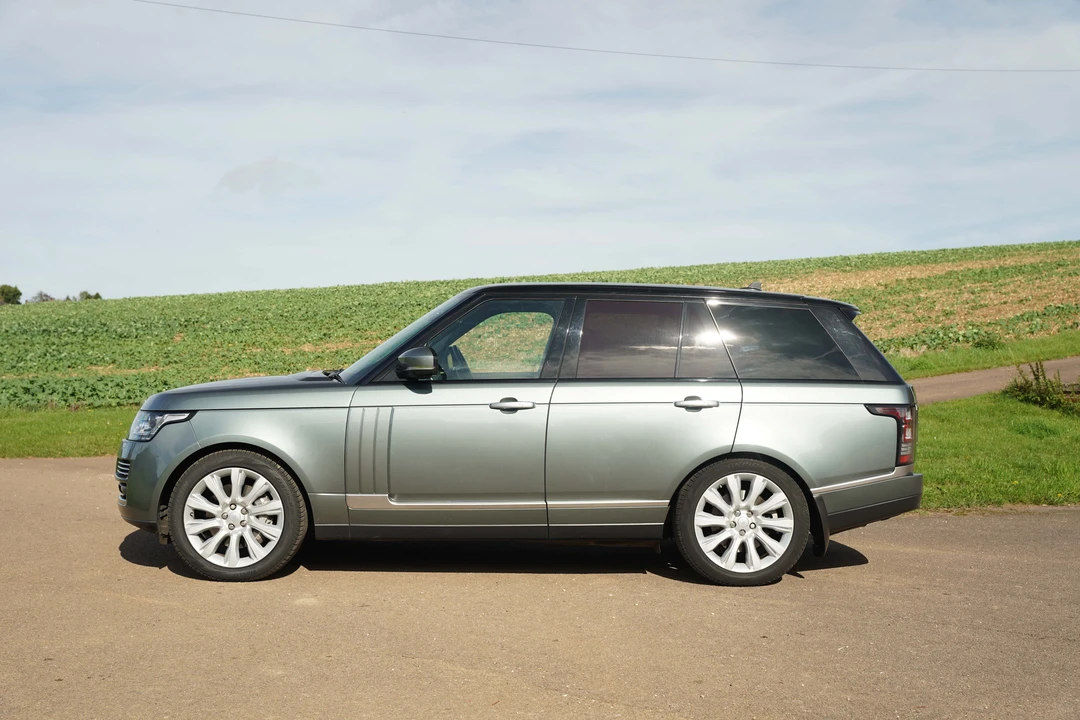 2016 Land Rover Range Rover L405 - Image 17 of 31