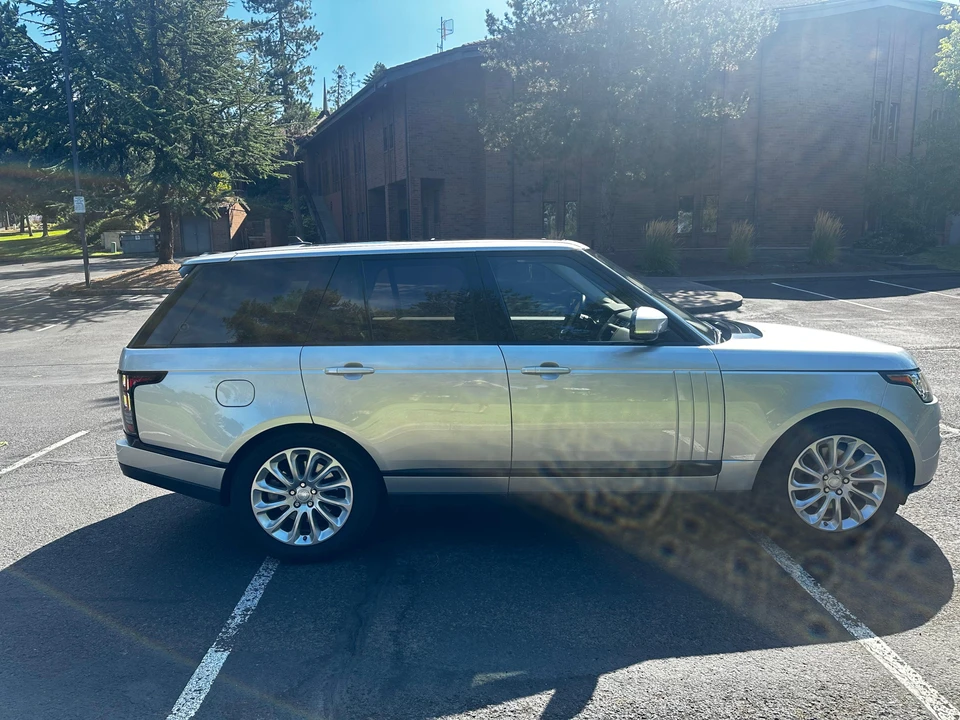 2016 Land Rover Range Rover L405 - Image 13 of 31