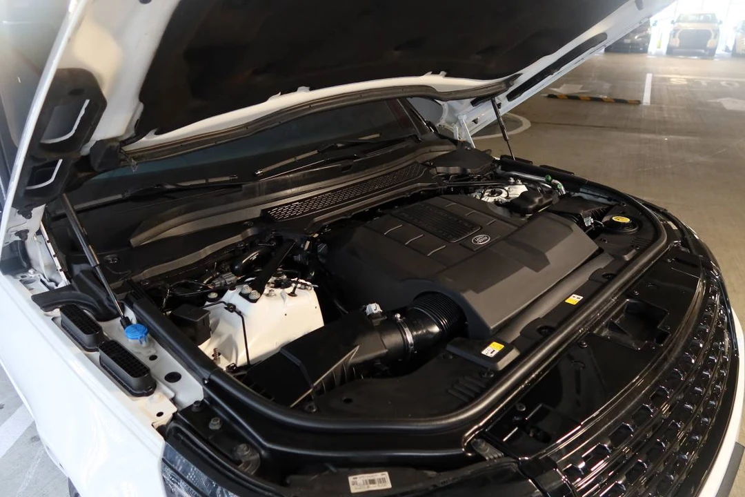 2016 Land Rover Range Rover L405 - Image 2 of 24