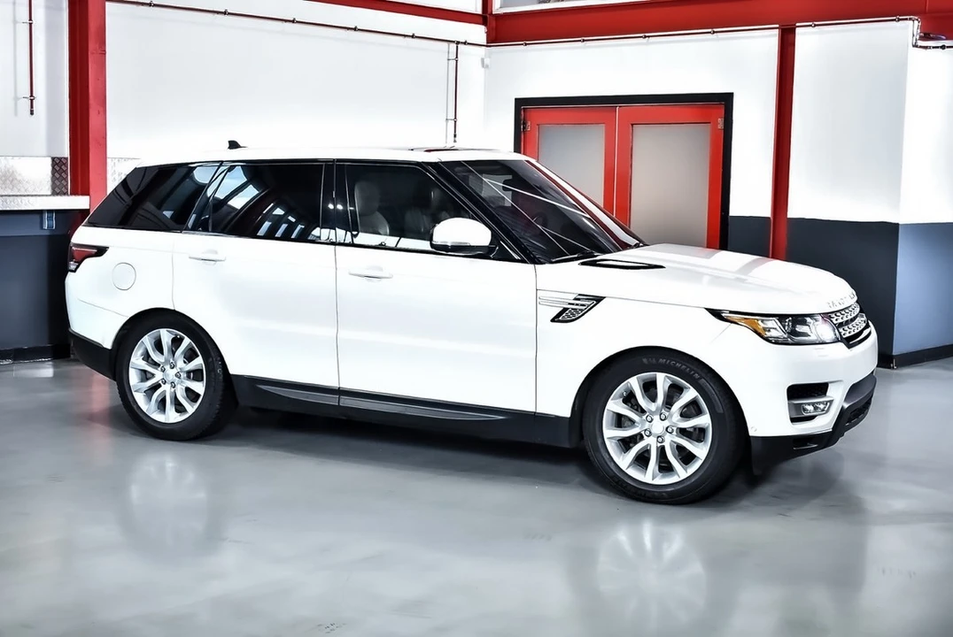 2016 Land Rover Range Rover L405 - Image 13 of 30