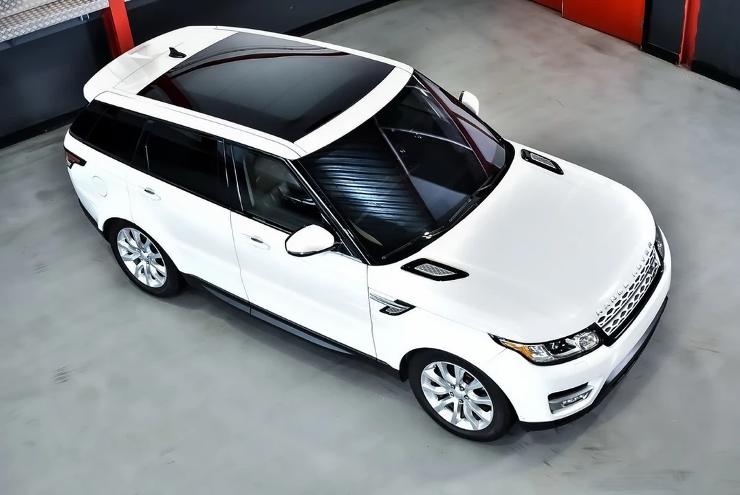 2016 Land Rover Range Rover L405 - Image 17 of 30