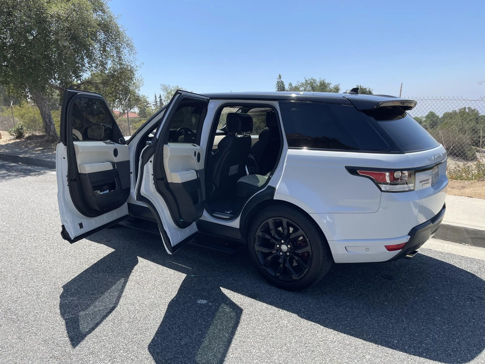 2016 Land Rover Range Rover Sport L494 - Image 17 of 31