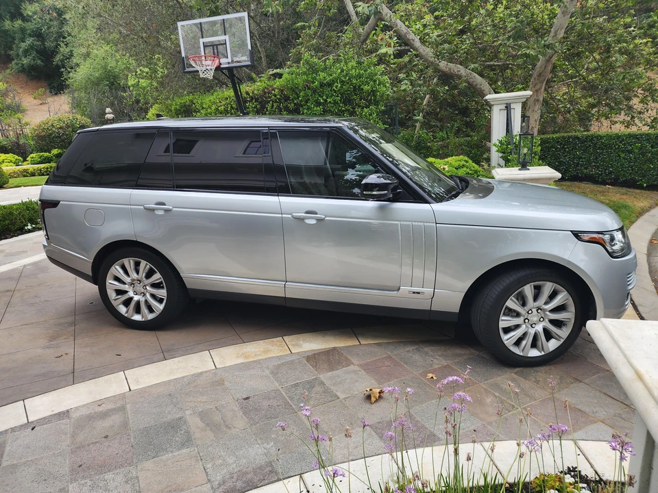 2016 Land Rover Range Rover L405 - Image 11 of 31