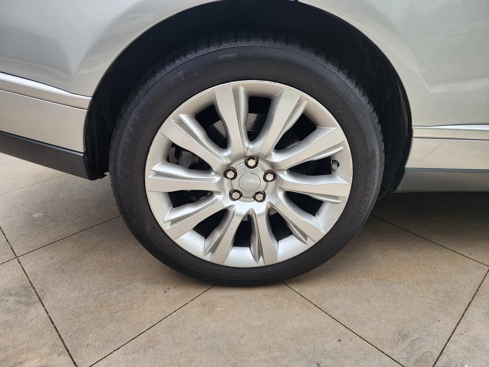 2016 Land Rover Range Rover L405 - Image 19 of 31