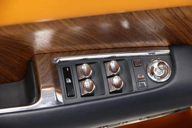 2016 Rolls-Royce Dawn - Image 16 of 31
