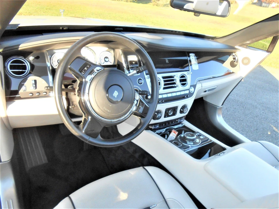 2016 Rolls-Royce Dawn - Image 14 of 17