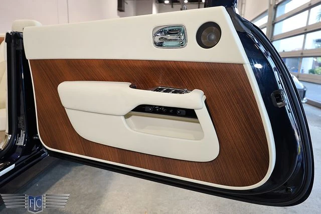 2016 Rolls-Royce Dawn - Image 15 of 31