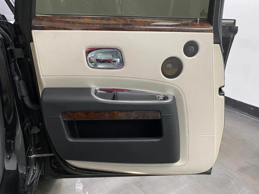 2016 Rolls-Royce Ghost 1st Gen - Image 17 of 18