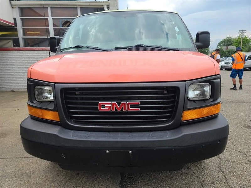 2016 GMC Savana - Image 3 of 4