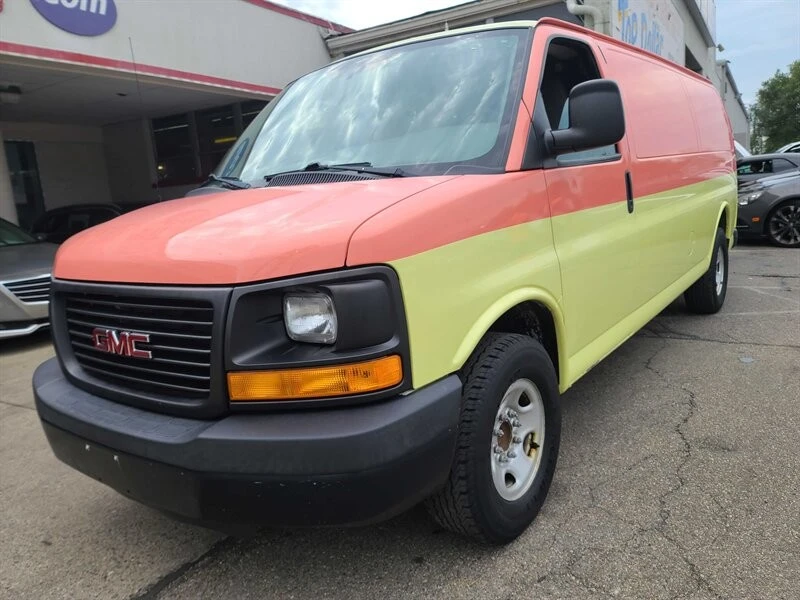 2016 GMC Savana - Image 2 of 4