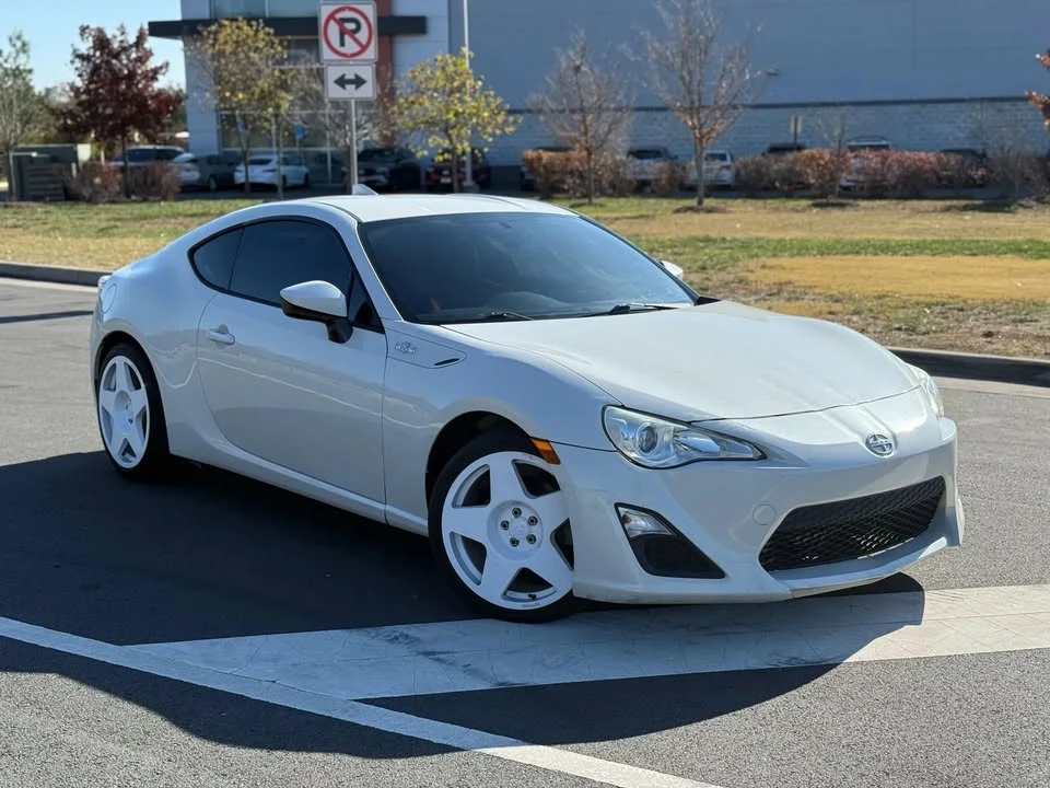 2016 Scion FR-S - Image 2 of 10