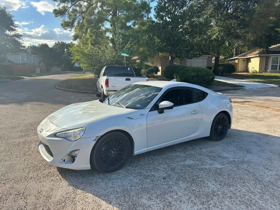 2016 Scion FR-S - Image 2 of 8