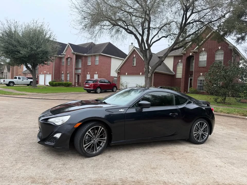 2016 Scion FR-S - Image 2 of 17