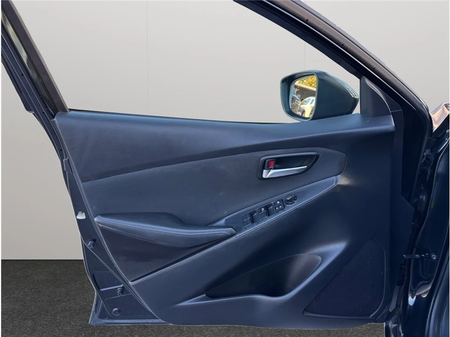 2016 Scion iA - Image 16 of 21