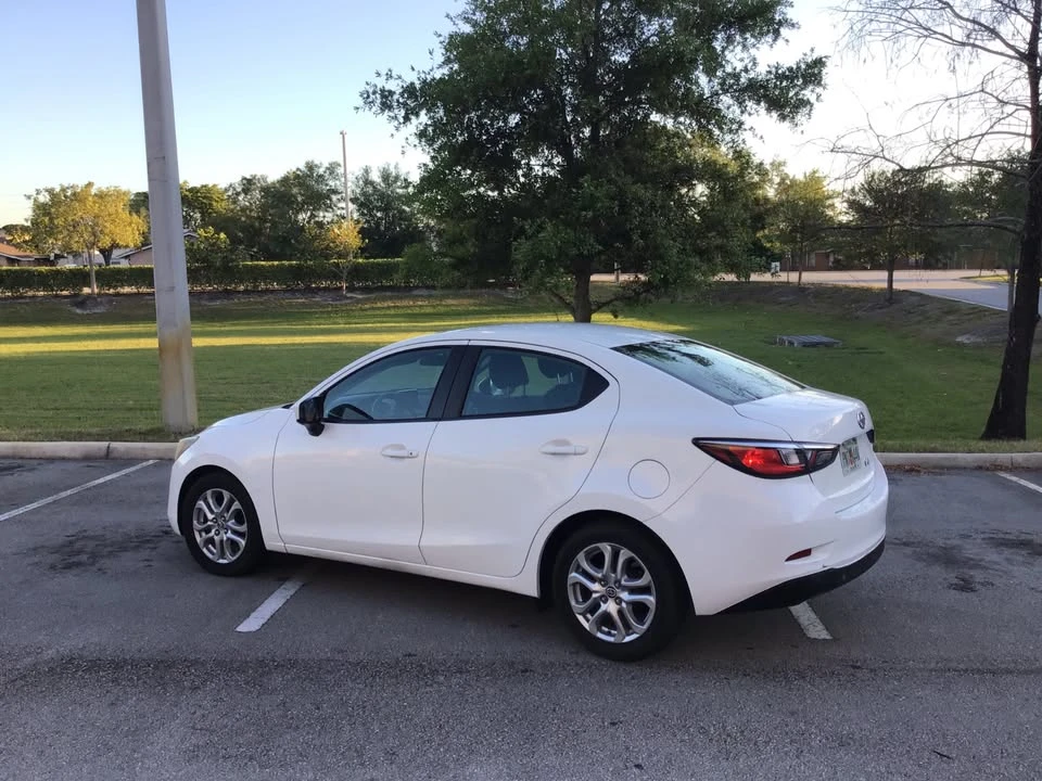 2016 Toyota Yaris - Image 4 of 11