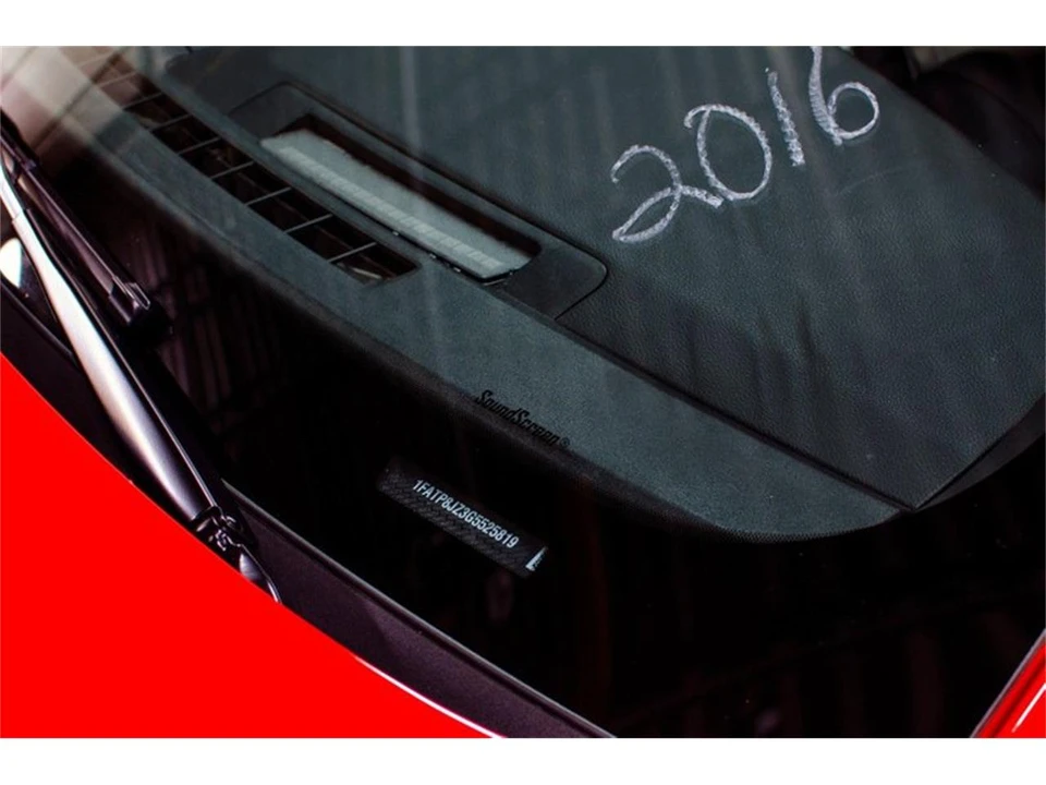 2016 Shelby GT350 - Image 24 of 31