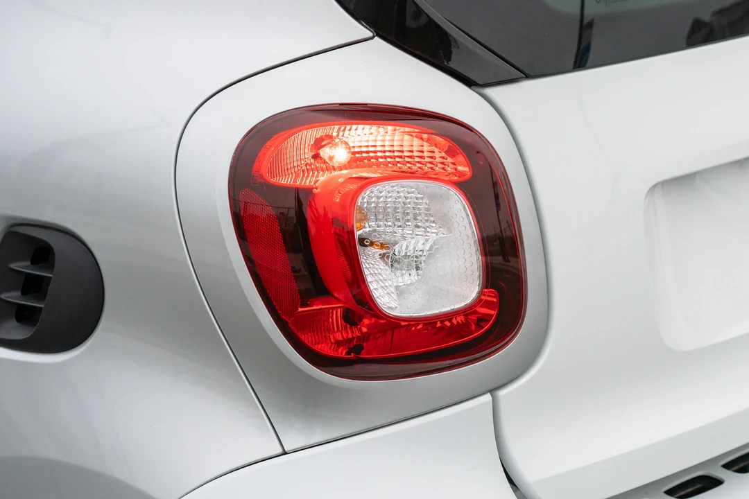 2016 Smart Fortwo 3rd Gen - Image 29 of 31