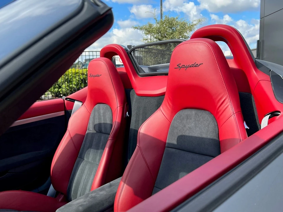 2016 Porsche 981 Boxster Spyder - Image 9 of 20