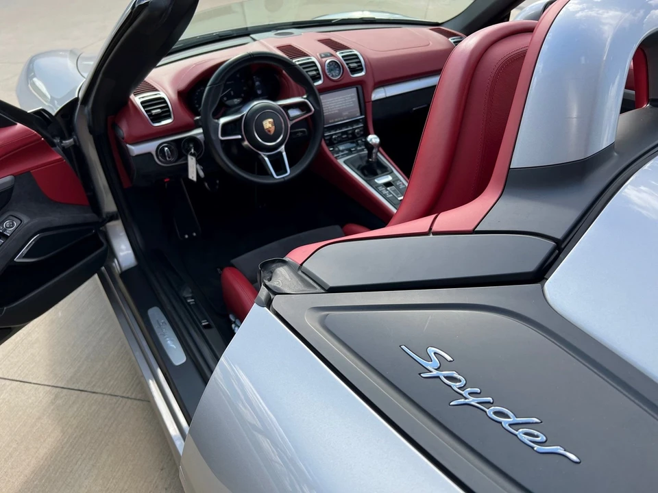 2016 Porsche 981 Boxster Spyder - Image 10 of 20