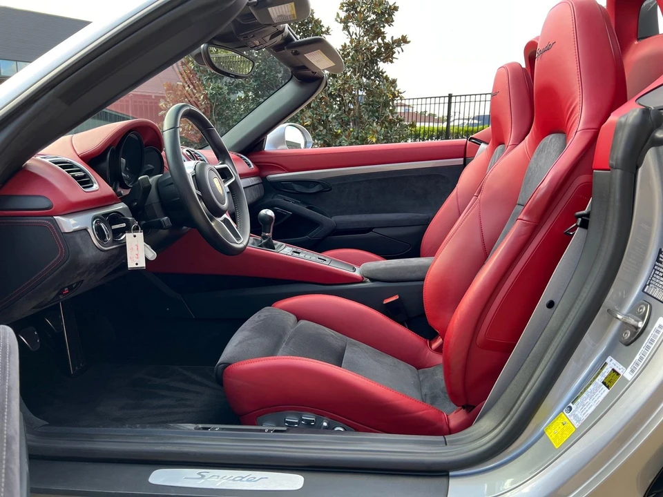 2016 Porsche 981 Boxster Spyder - Image 11 of 20