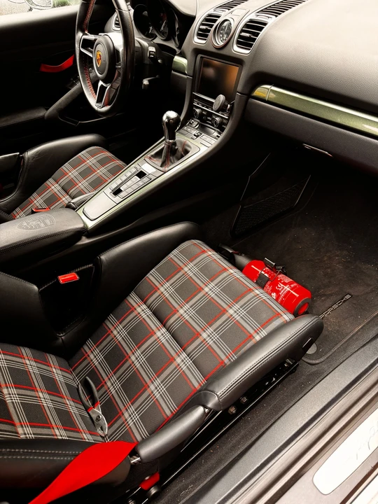2016 Porsche 981 Boxster Spyder - Image 2 of 4