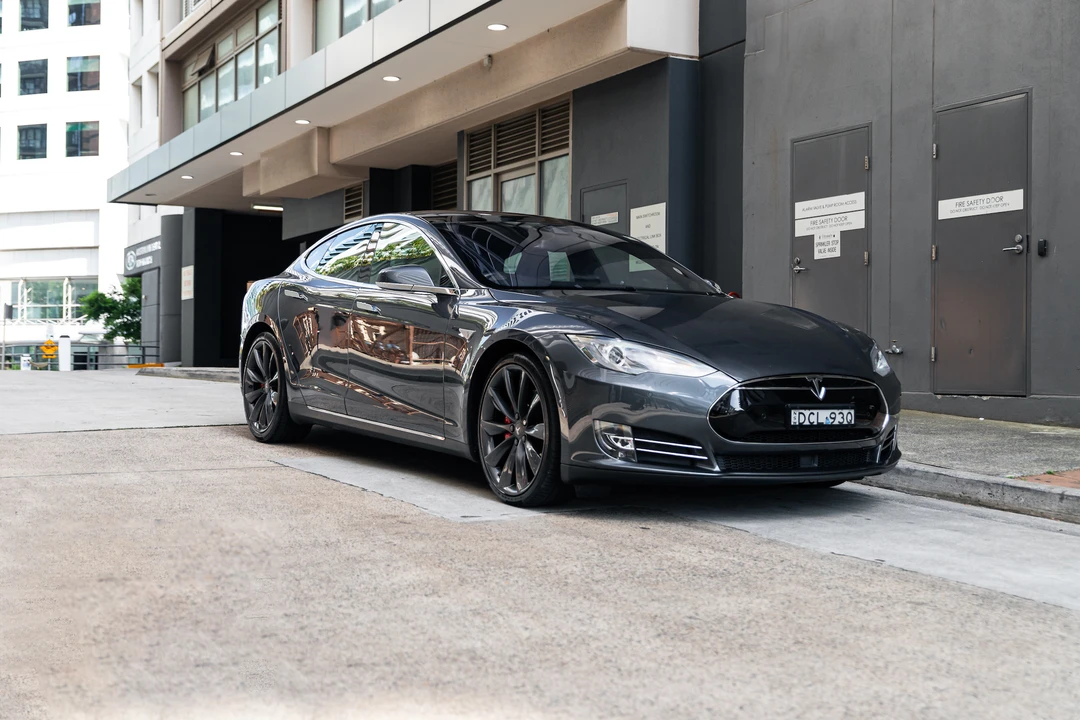 2016 Tesla Model S - Image 2 of 31
