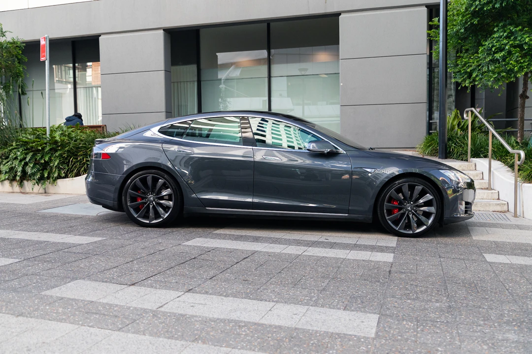 2016 Tesla Model S - Image 5 of 31