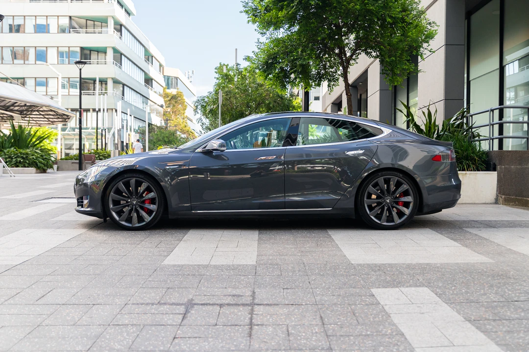 2016 Tesla Model S - Image 9 of 31