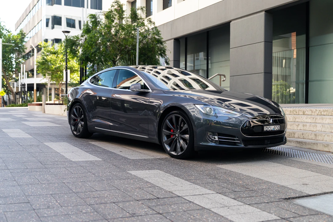 2016 Tesla Model S - Image 4 of 31