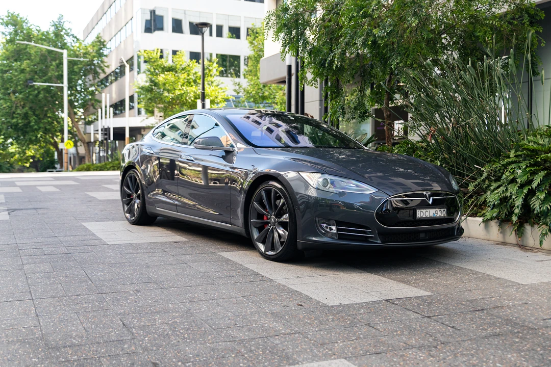 2016 Tesla Model S - Image 12 of 31