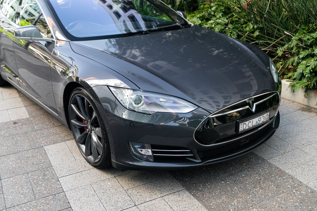 2016 Tesla Model S - Image 13 of 31