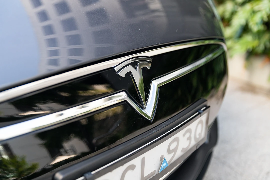 2016 Tesla Model S - Image 16 of 31