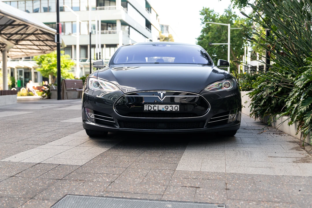 2016 Tesla Model S - Image 11 of 31