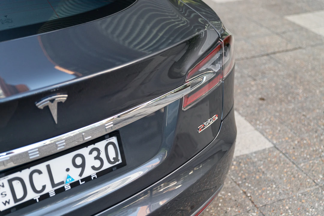 2016 Tesla Model S - Image 24 of 31