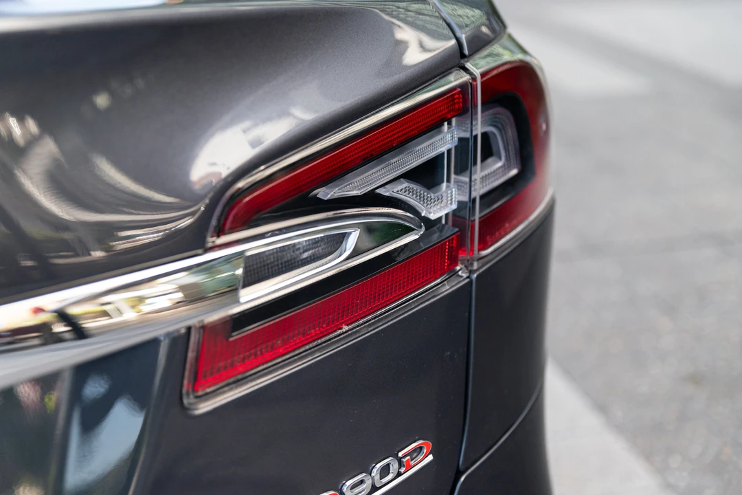 2016 Tesla Model S - Image 27 of 31