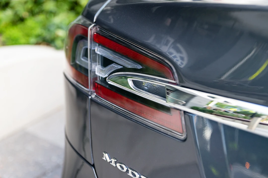 2016 Tesla Model S - Image 28 of 31