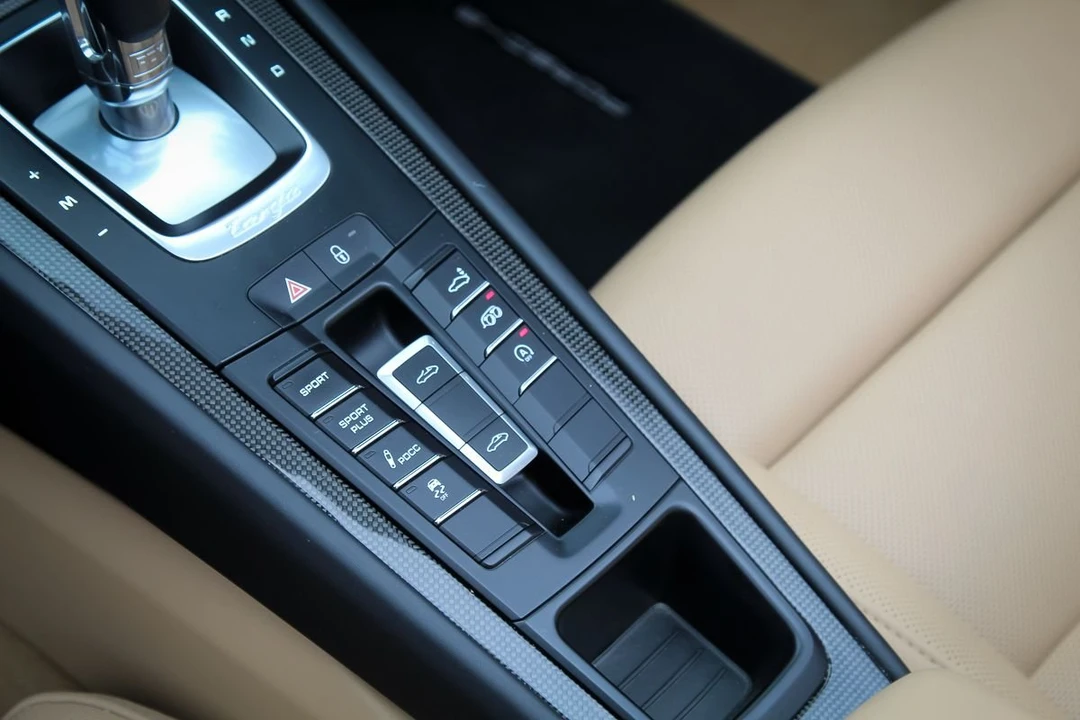 2016 Porsche 991 Targa 4 GTS - Image 14 of 23
