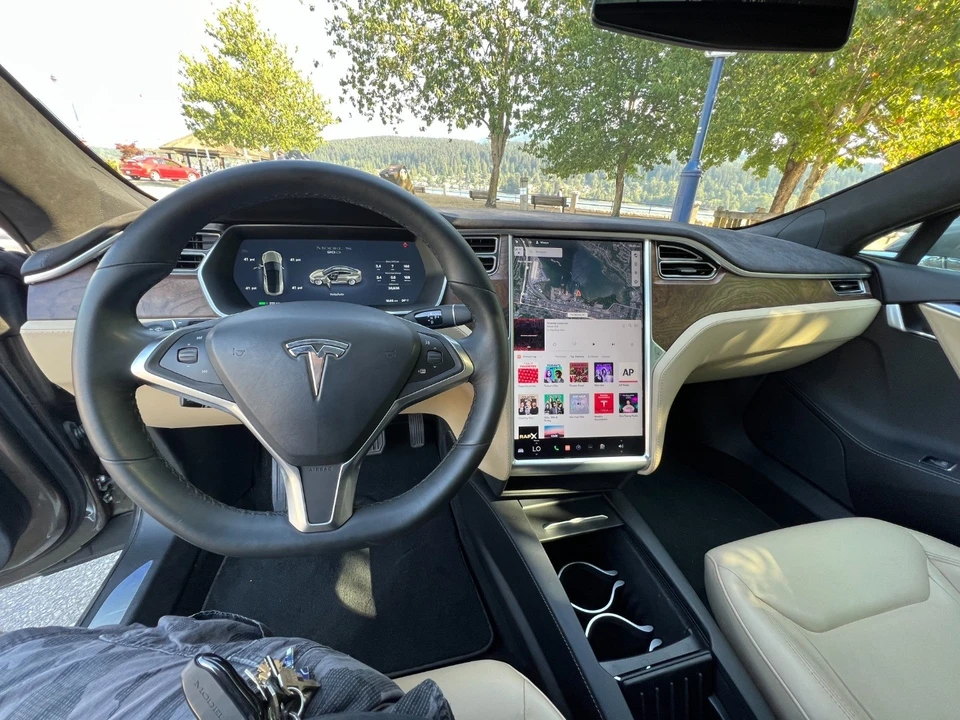 2016 Tesla Model S - Image 16 of 21