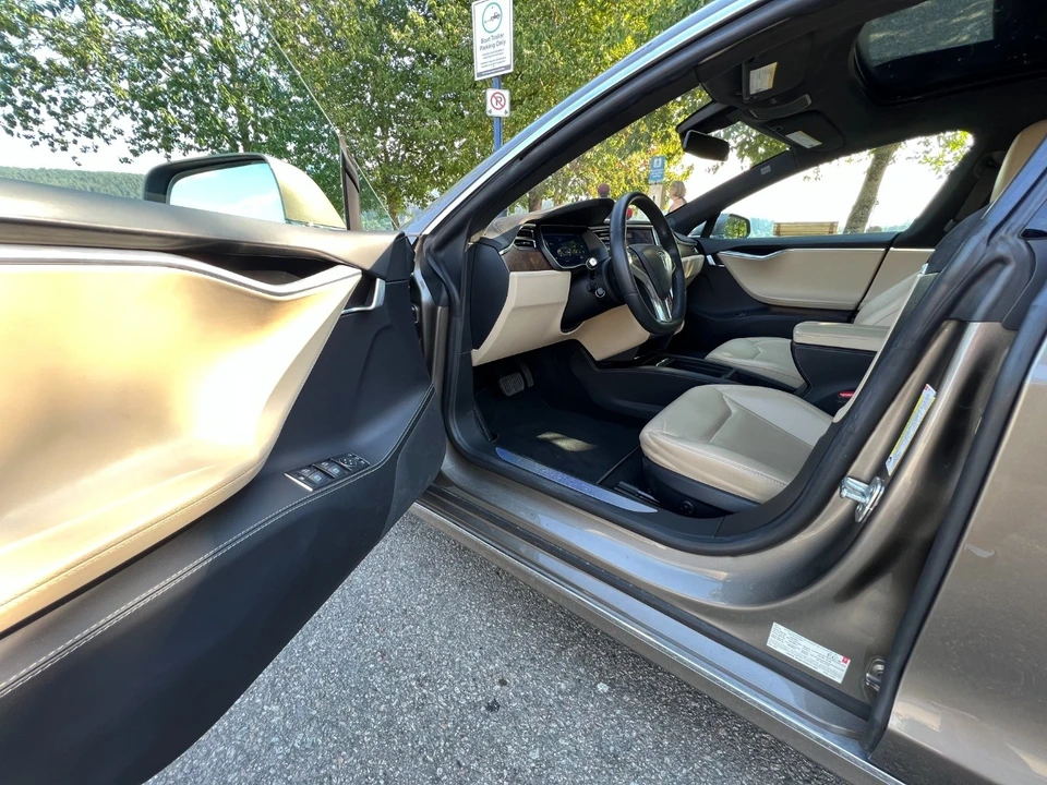 2016 Tesla Model S - Image 11 of 21