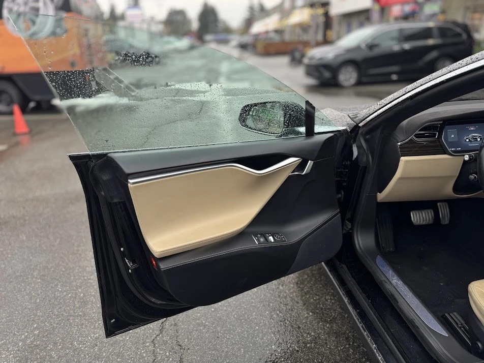 2016 Tesla Model S - Image 5 of 10