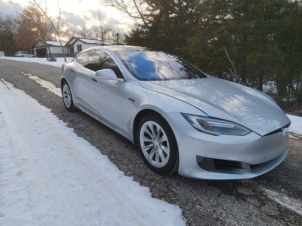 2016 Tesla Model S - Image 2 of 21