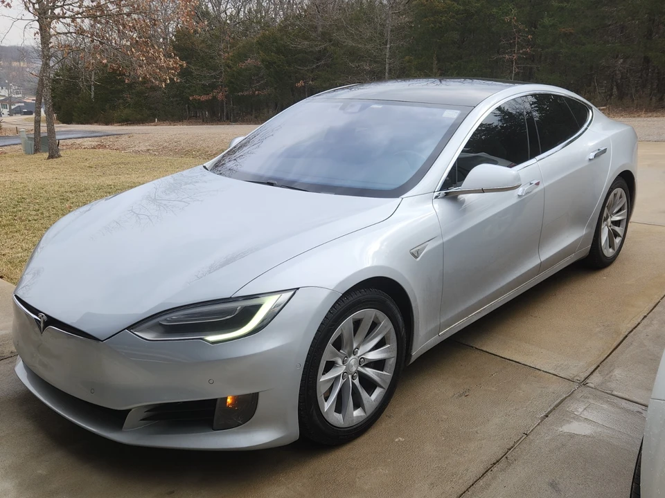 2016 Tesla Model S - Image 9 of 21