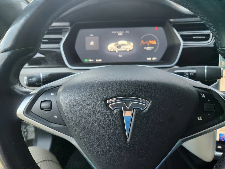 2016 Tesla Model S - Image 21 of 21
